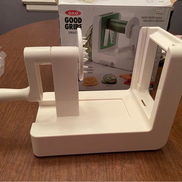 OXO Tabletop Spiralizer - Picture 6 of 10